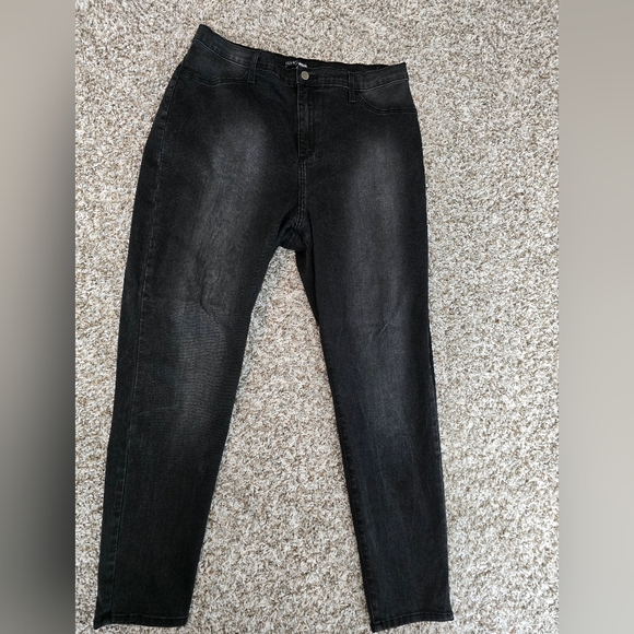 Fashion Nova Denim - Fashion Nova Black Slim Jeans with Tapered Leg